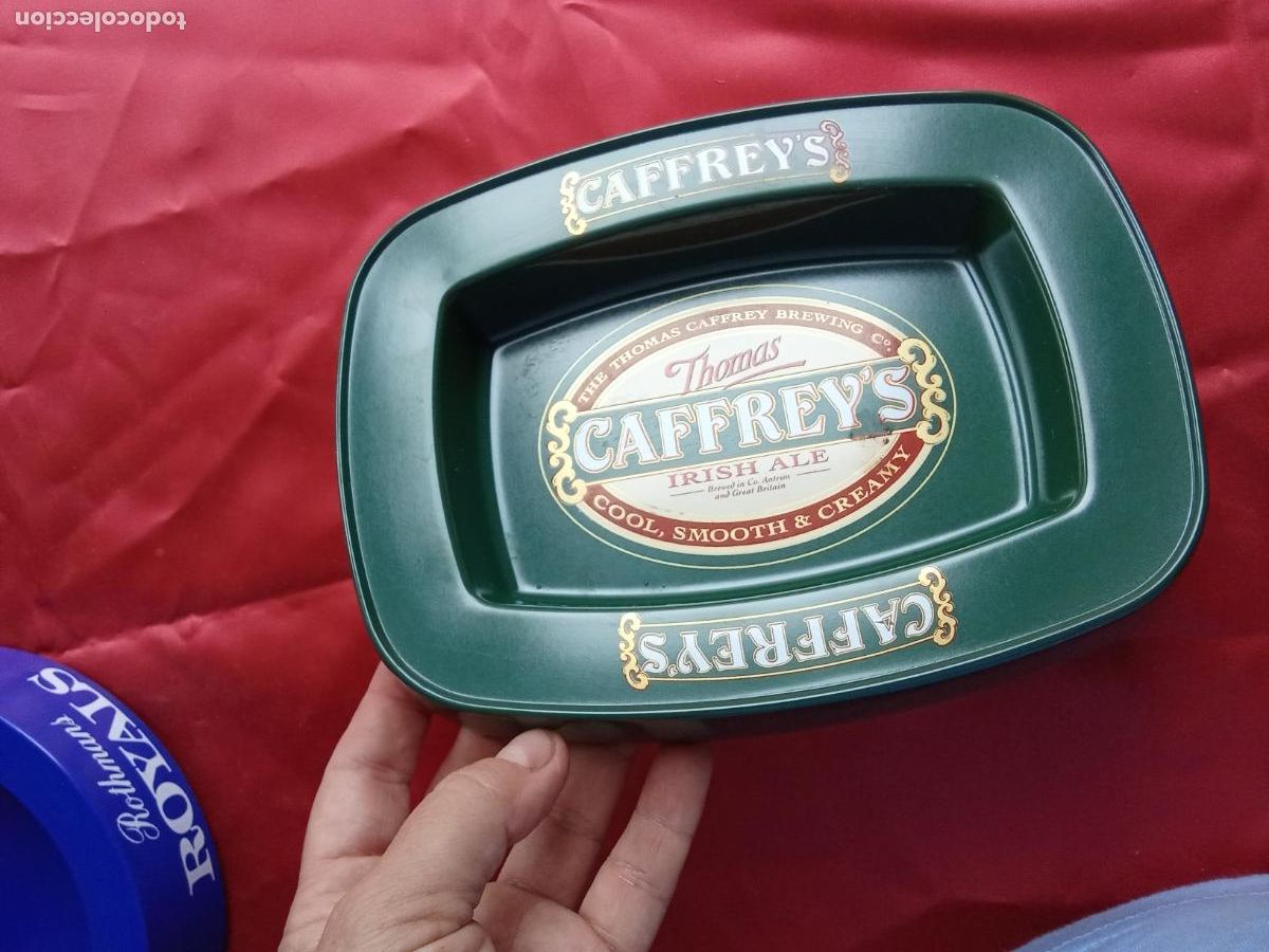 Antig&uuml;edades: Cenicero verde baquelita Caffrey's Irishale vintage Vitrina.12