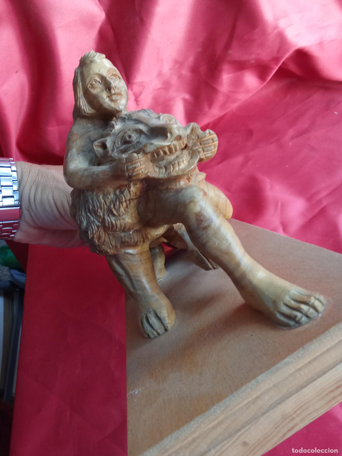 Antig&uuml;edades: Sans&oacute;n agarrando al le&oacute;n tallado de madera Caja Cepillos - Foto 4