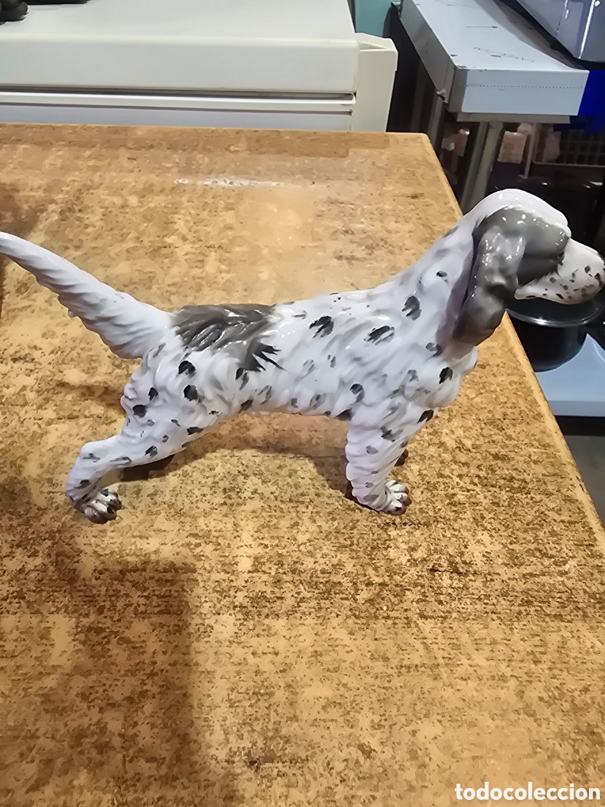 Antig&uuml;edades: Figura de porcelana de un Setter Ingl&eacute;s, marca Martinu 21&times;16 cm.