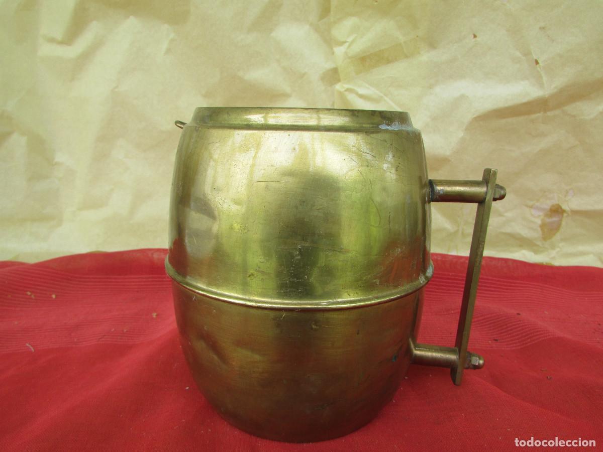 Antig&uuml;edades: Cepillo limosnero antiguo para pedir limosna en la Misa. Metal.