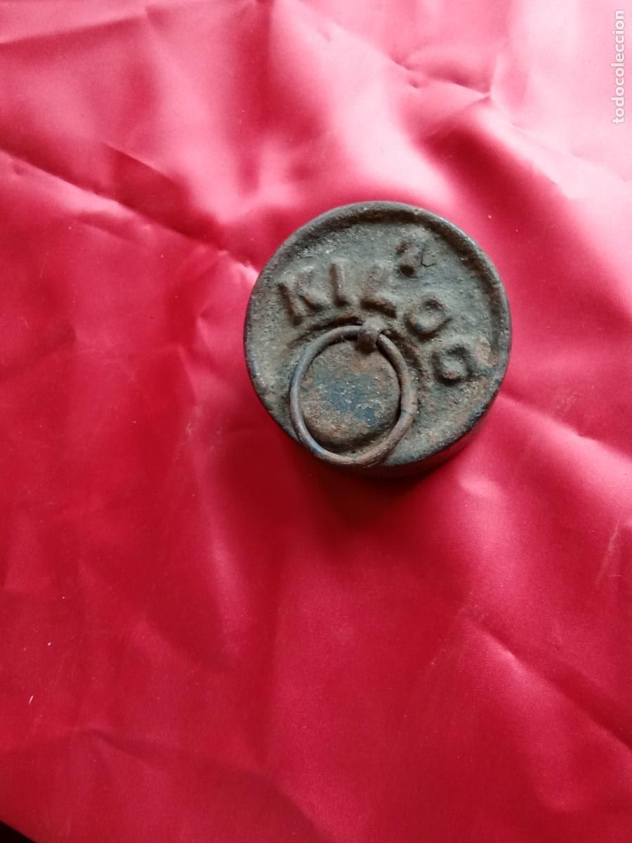 Antig&uuml;edades: Pesa antigua 1 kilo. Caja pesas
