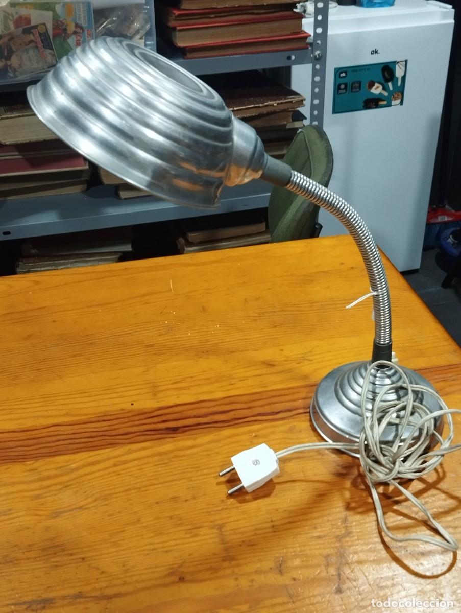 Antig&uuml;edades: L&Aacute;MPARA DE SOBREMESA FLEXO DE ALUMINIO . A&ntilde;os 60.