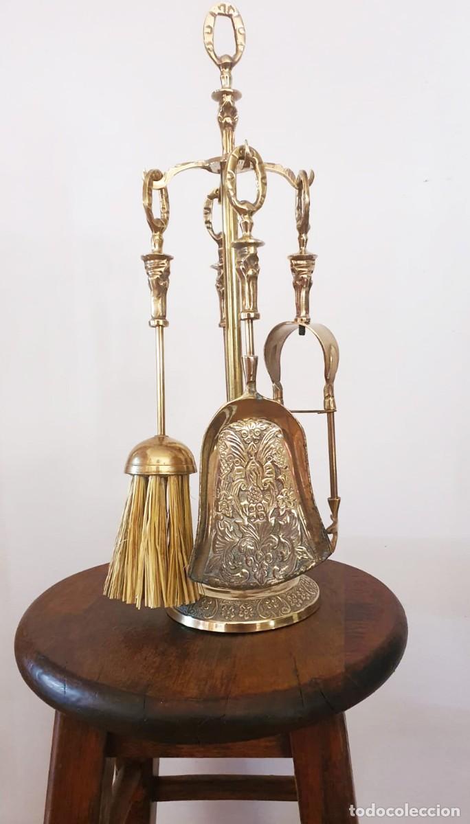 Antig&uuml;edades: Antiguo Juego de Chimenea de Lat&oacute;n y Bronce - Estilo Ingl&eacute;s