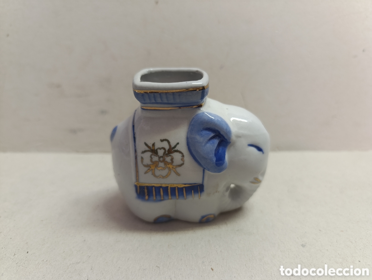 Antig&uuml;edades: ELEFANTE, JARRON, JARRONCITO DE PORCELANA. PORCELANA CHINA.