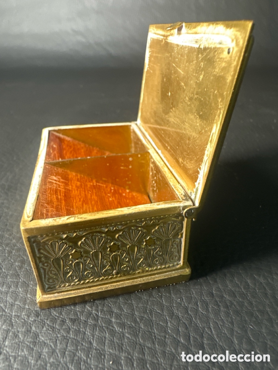 Antig&uuml;edades: Caja de bronce y nacar - Foto 4