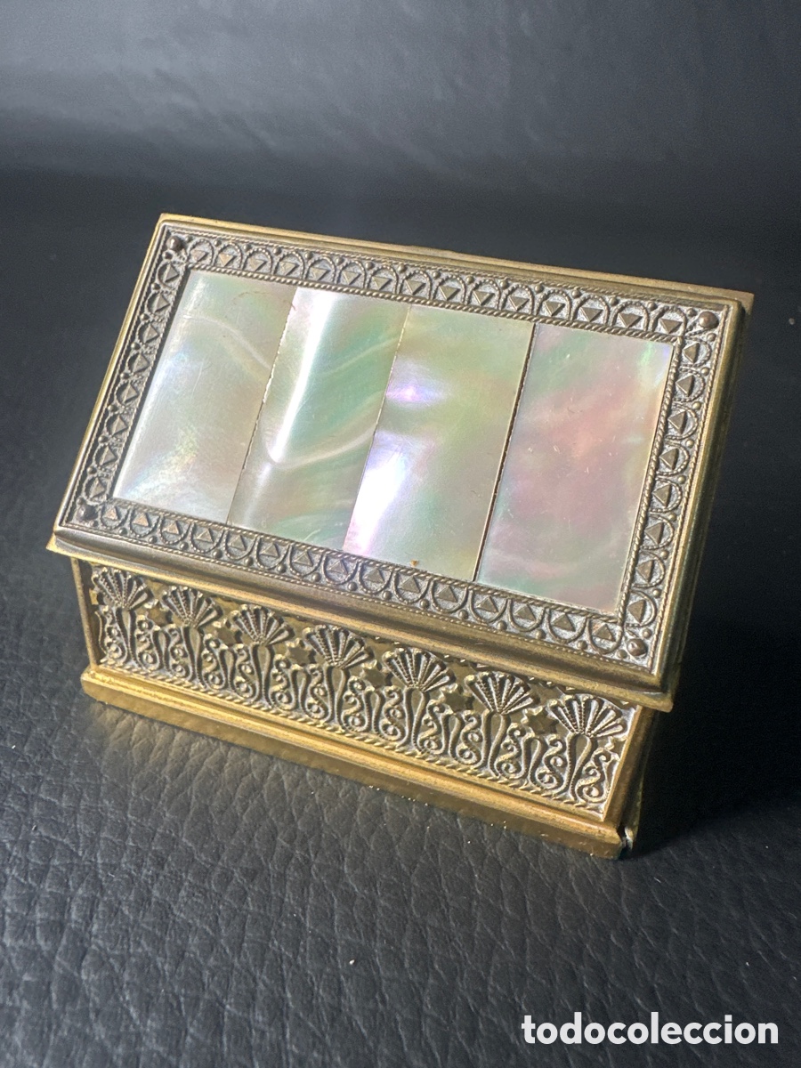 Antig&uuml;edades: Caja de bronce y nacar - Foto 5