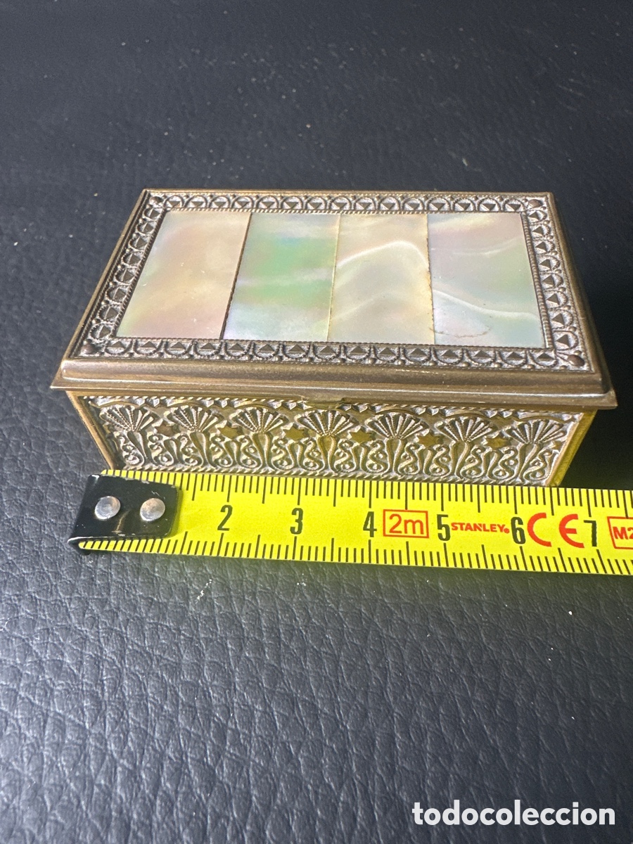 Antig&uuml;edades: Caja de bronce y nacar - Foto 7
