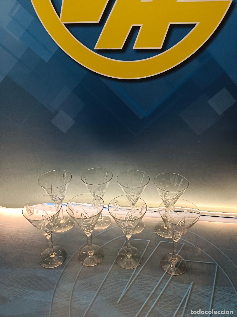 Antig&uuml;edades: Juego de 8 vasos 19cm. , diametro 9,50 cm