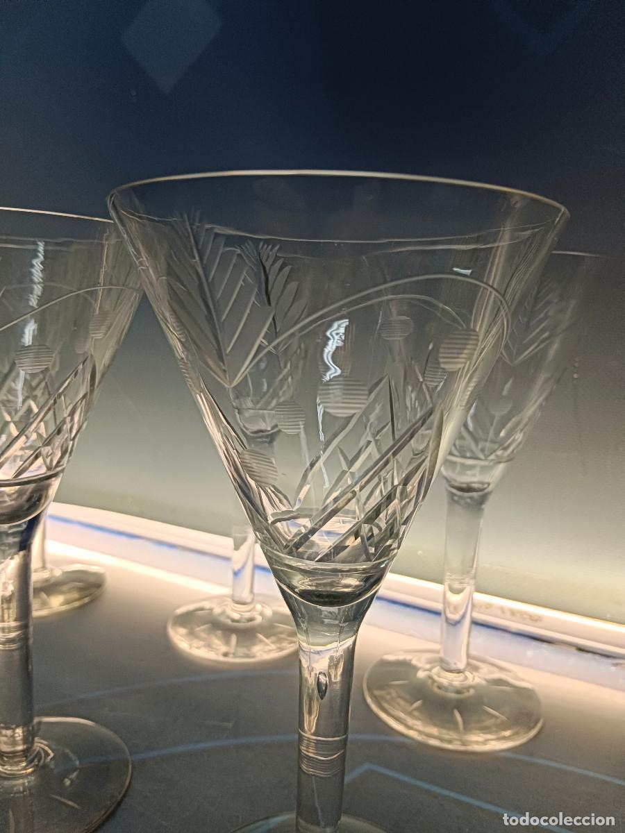 Antig&uuml;edades: Juego de 8 copas de cristal tallado. Midcentury.