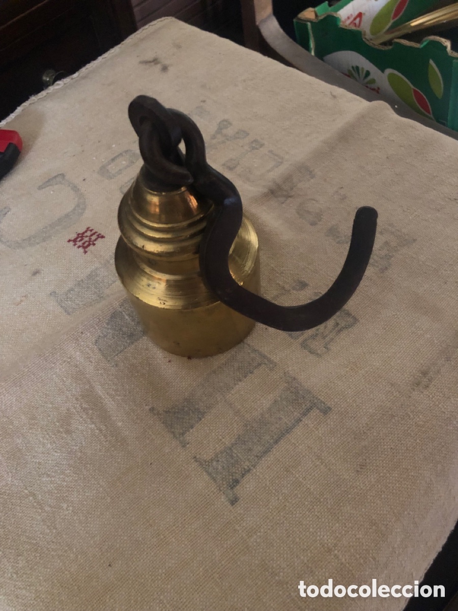 Antig&uuml;edades: PESO DE BRONCE DE ROMANA CON GANCHO DE HIERRO FORJADO