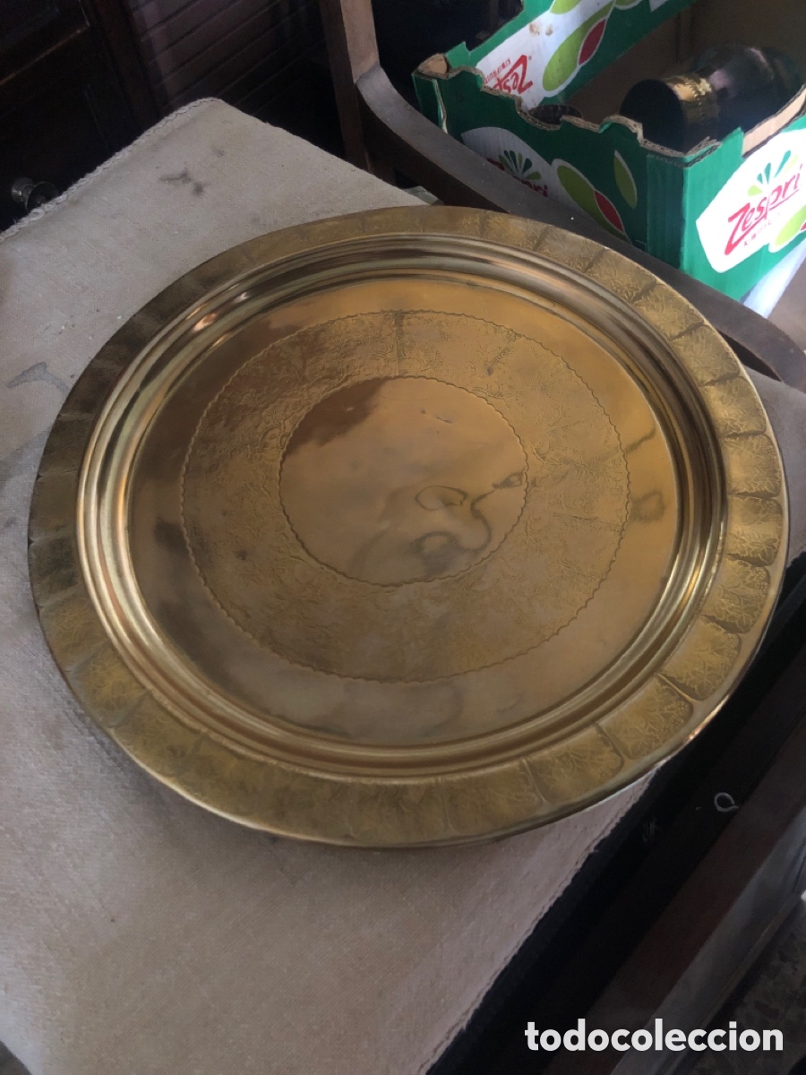 Antig&uuml;edades: BANDEJA REDONDA DE LATON