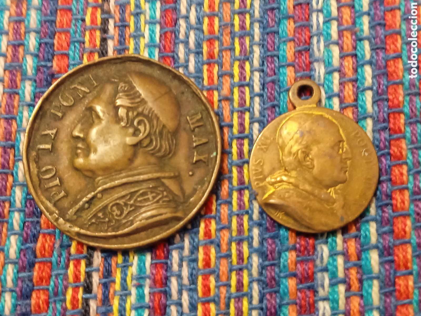 Antig&uuml;edades: CM- DOS MEDALLAS PIO IX 1875 JUBILEO UNIVERSAL Y PIO XII 1933 A&Ntilde;O SANTO