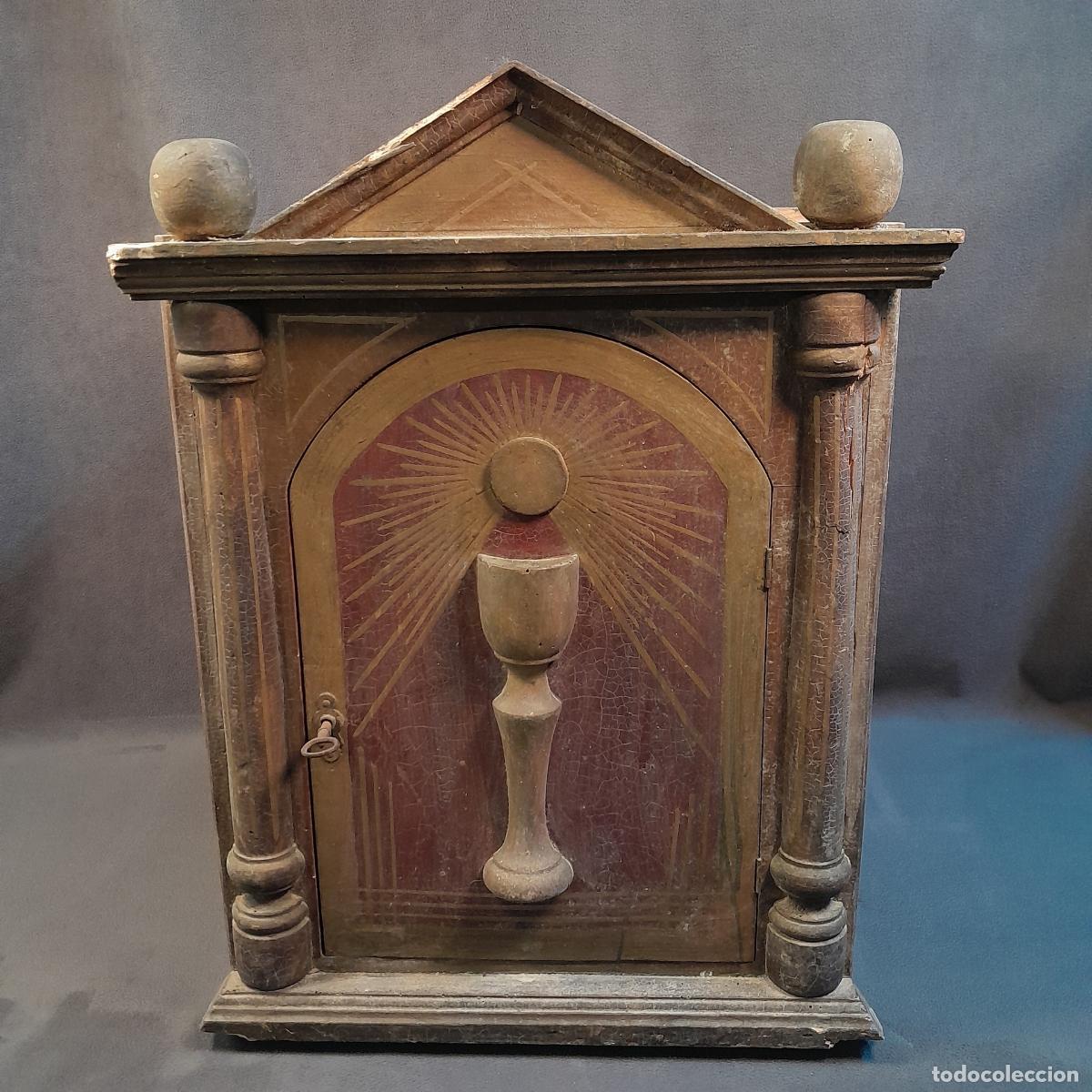 Antig&uuml;edades: SAGRARIO/TABERN&Aacute;CULO EUCAR&Iacute;STICO REALIZADO EN MADERA. PRINCIPIOS S. XX.