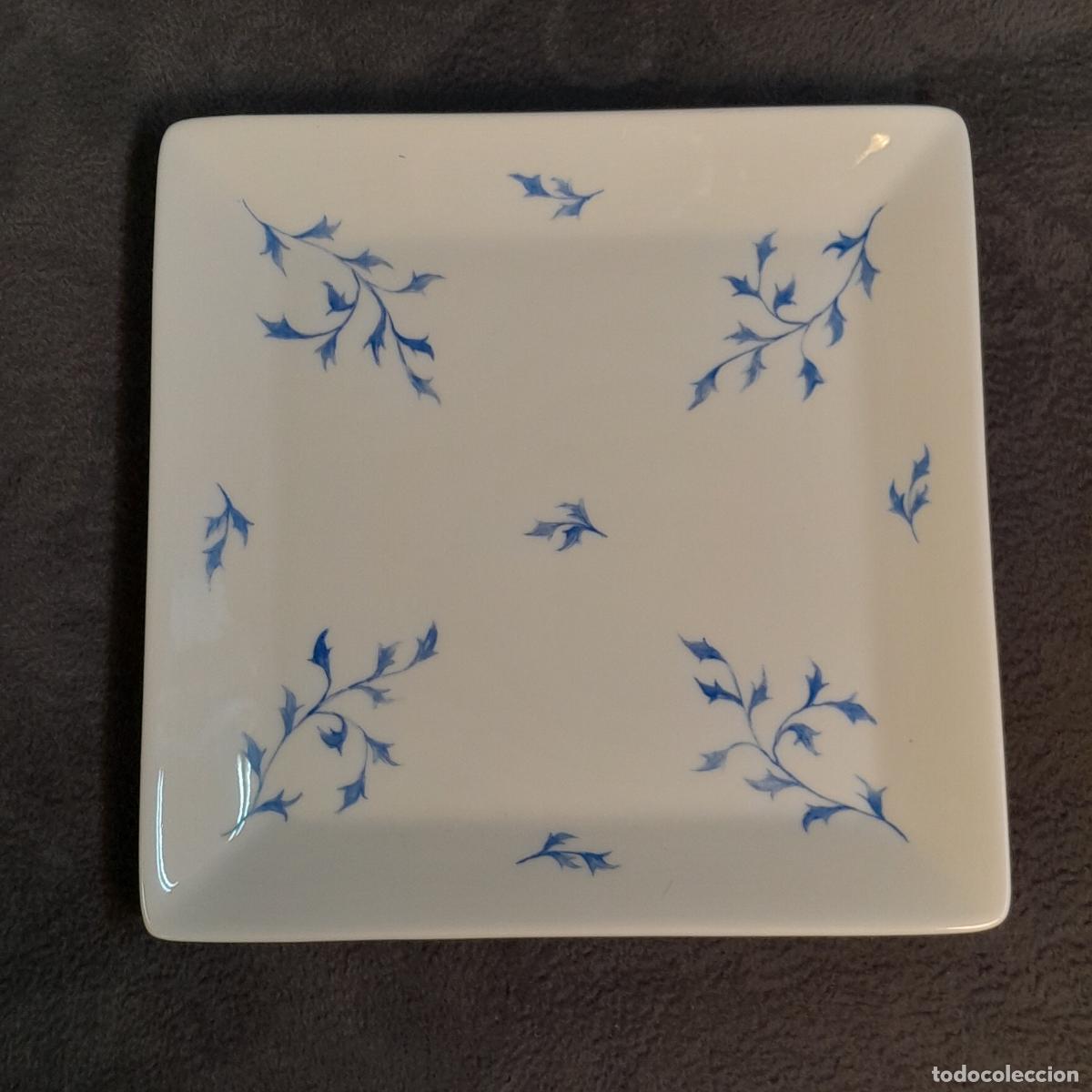 Antig&uuml;edades: BANDEJA CUADRADA DE PORCELANA CON DECORACI&Oacute;N DE MOTIVOS VEGETALES. FINALES S. XX.