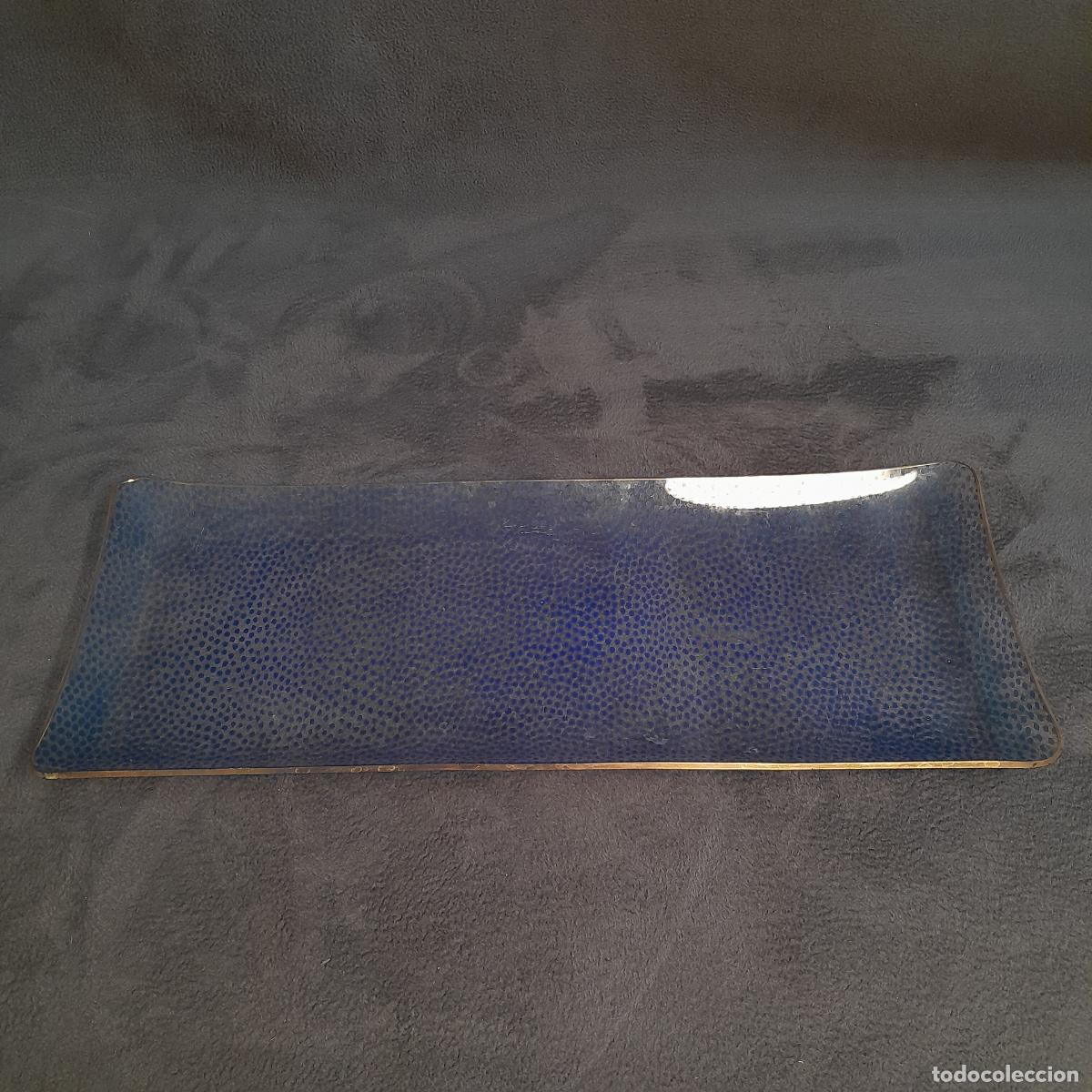 Antig&uuml;edades: BANDEJA RECTANGULAR DE CRISTAL CON DECORACI&Oacute;N AZUL. FINALES S. XX.