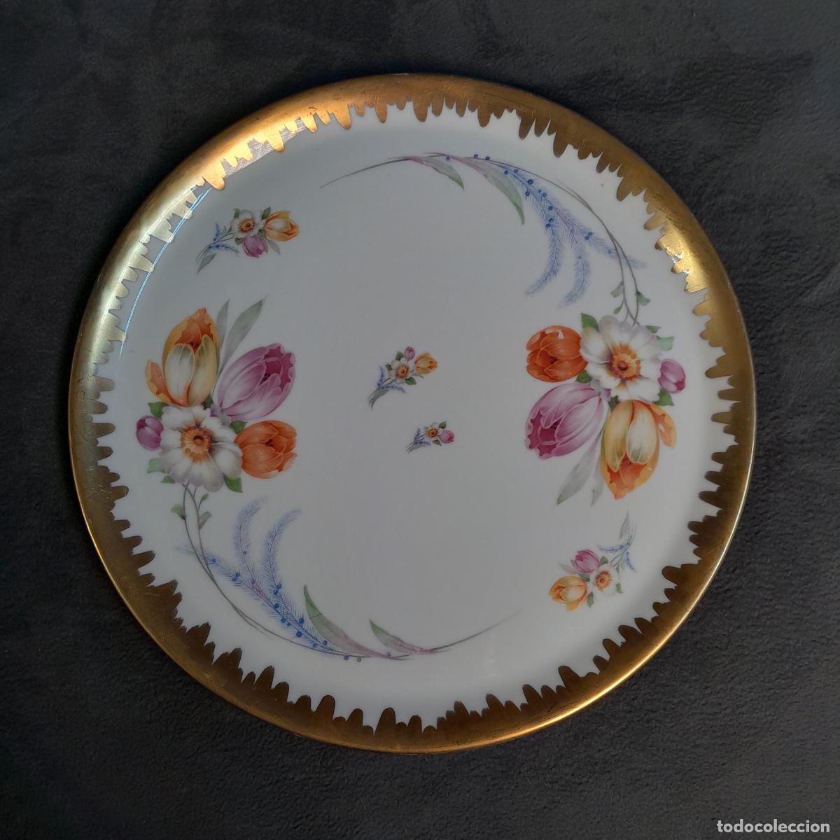 Antig&uuml;edades: PLATO LLANO CON DECORACI&Oacute;N DE FLORES. PORCELANA DE LIMOGES. SIGLO XX
