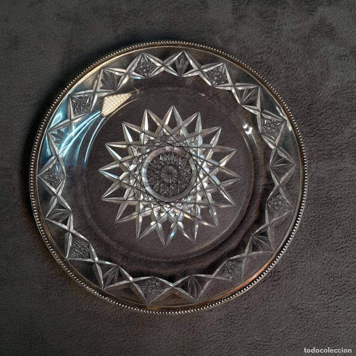 Antig&uuml;edades: PLATO DE PRESENTACI&Oacute;N DE CRISTAL TALLADO CON BISEL DE PLATA LEY. A&Ntilde;O 1920 CA.