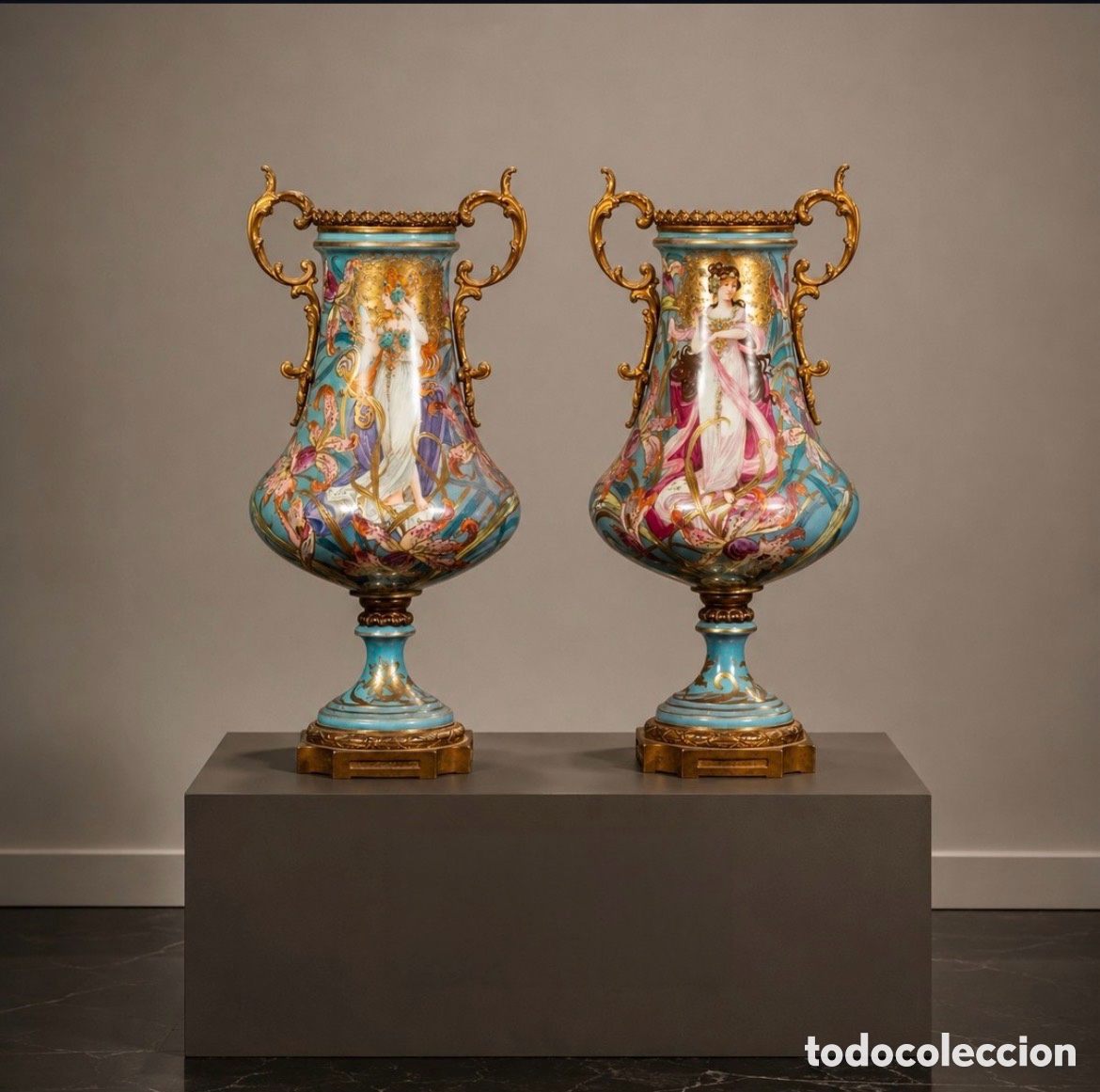 Antig&uuml;edades: Pareja de jarrones en porcelana esmaltada y dorada,Sevres Francia,Frederic Theodore Lix/Alfons Mucha