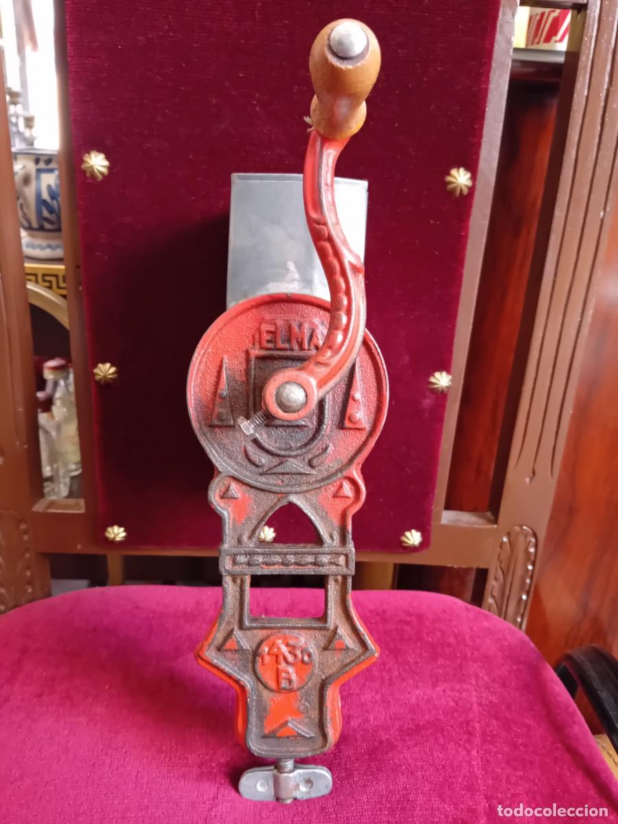 Antig&uuml;edades: Antiguo rallador marca Elma de hierro fundido y peltre