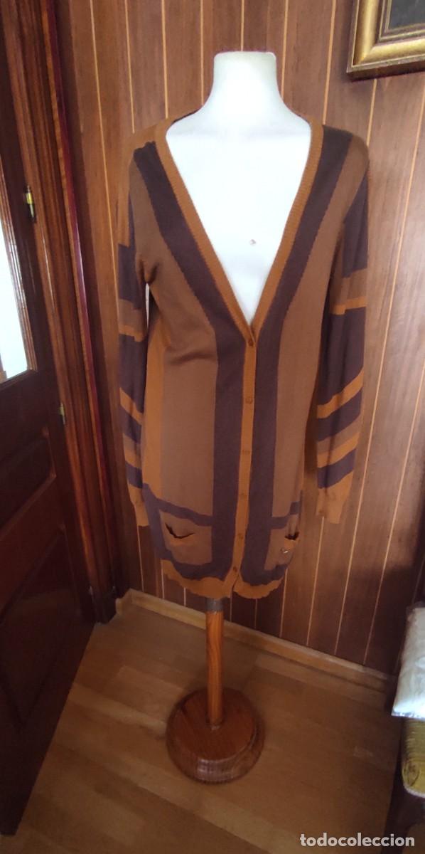 Antig&uuml;edades: CHAQUETA C&Aacute;RDIGAN LARGO - A&Iuml;TA - TALLA L - 70% SEDA 30% ALGODON - ESTILO RETRO / GEOMETRICO.