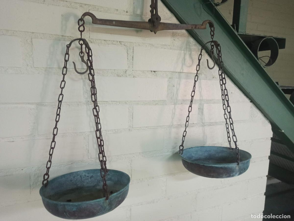 Antig&uuml;edades: Balanza en laton y hierro