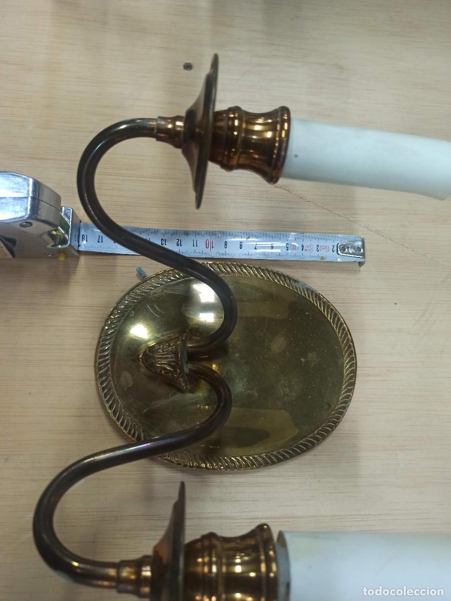 Antig&uuml;edades: Dos apliques dobles con vela incandescente