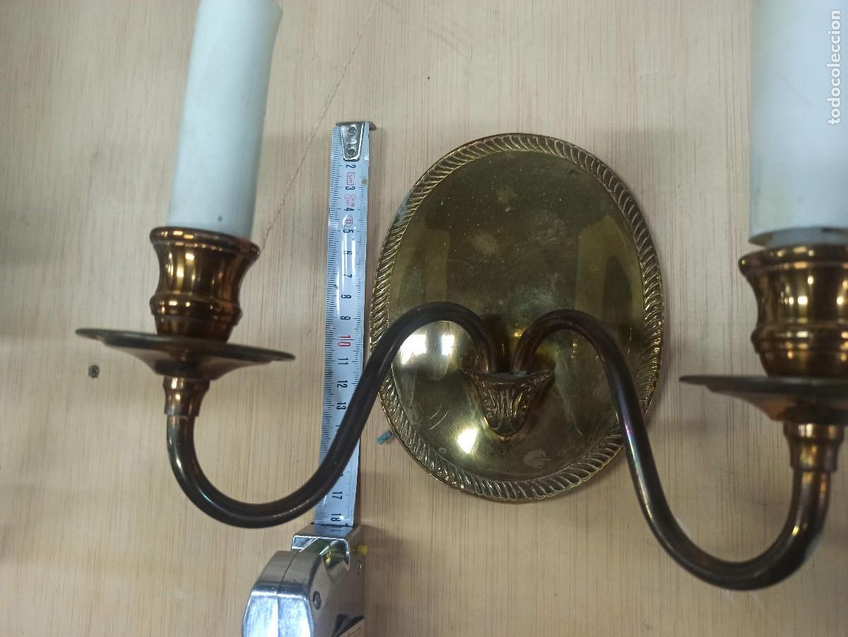 Antig&uuml;edades: Dos apliques dobles con vela incandescente