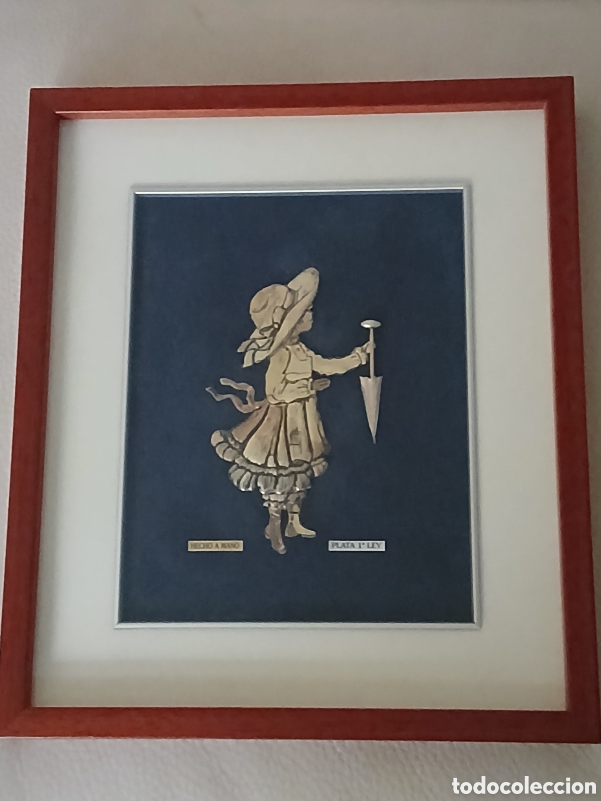 Antig&uuml;edades: Relieve plata 925mls. Ni&ntilde;a con paraguas. Trabajo artesanal