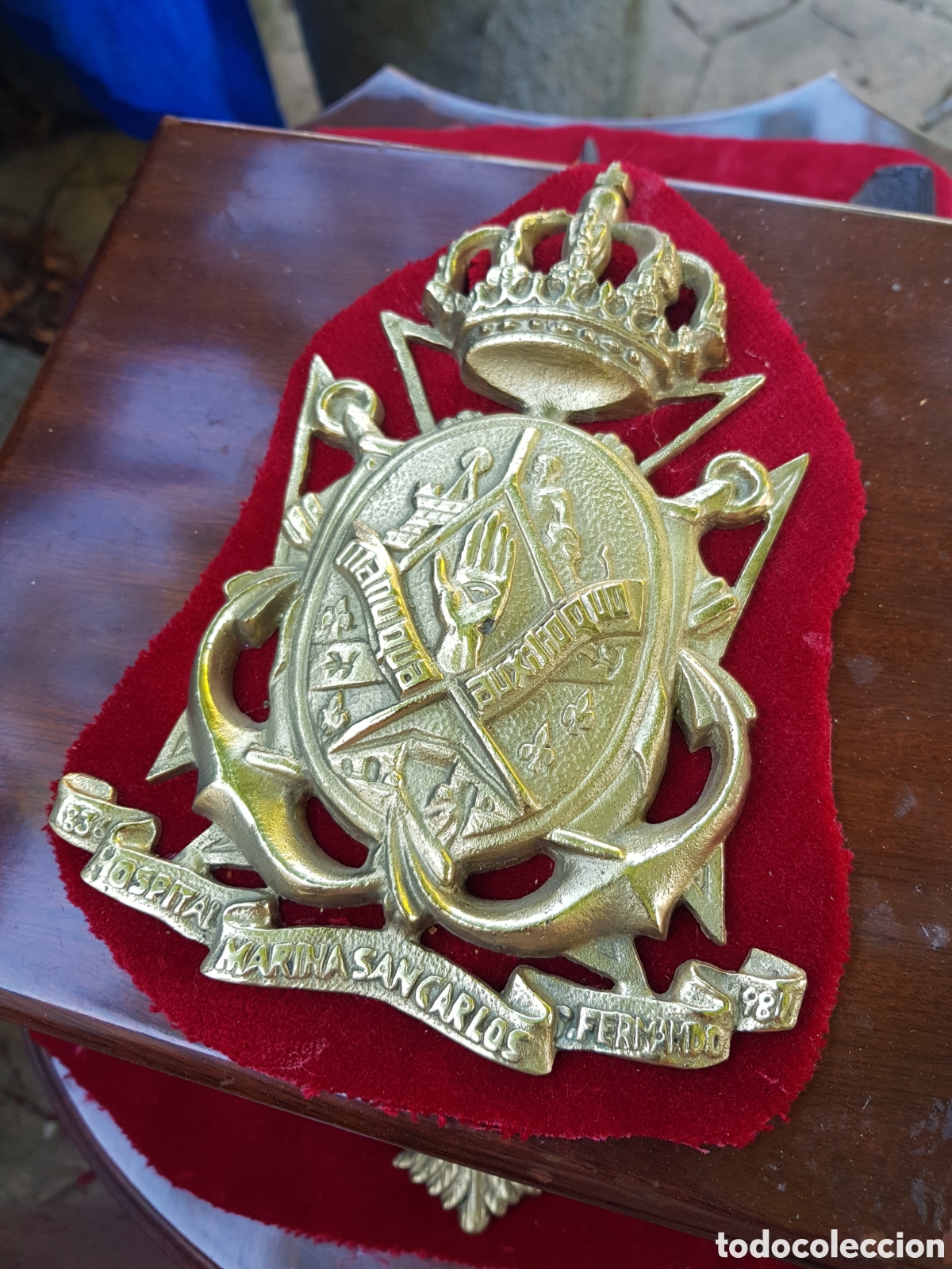 Antig&uuml;edades: ANTIGUA CAJA DE MADERA NOBLE DE NOGAL ESCUDO BRONCE HOSPITAL MARINA SAN CARLO
