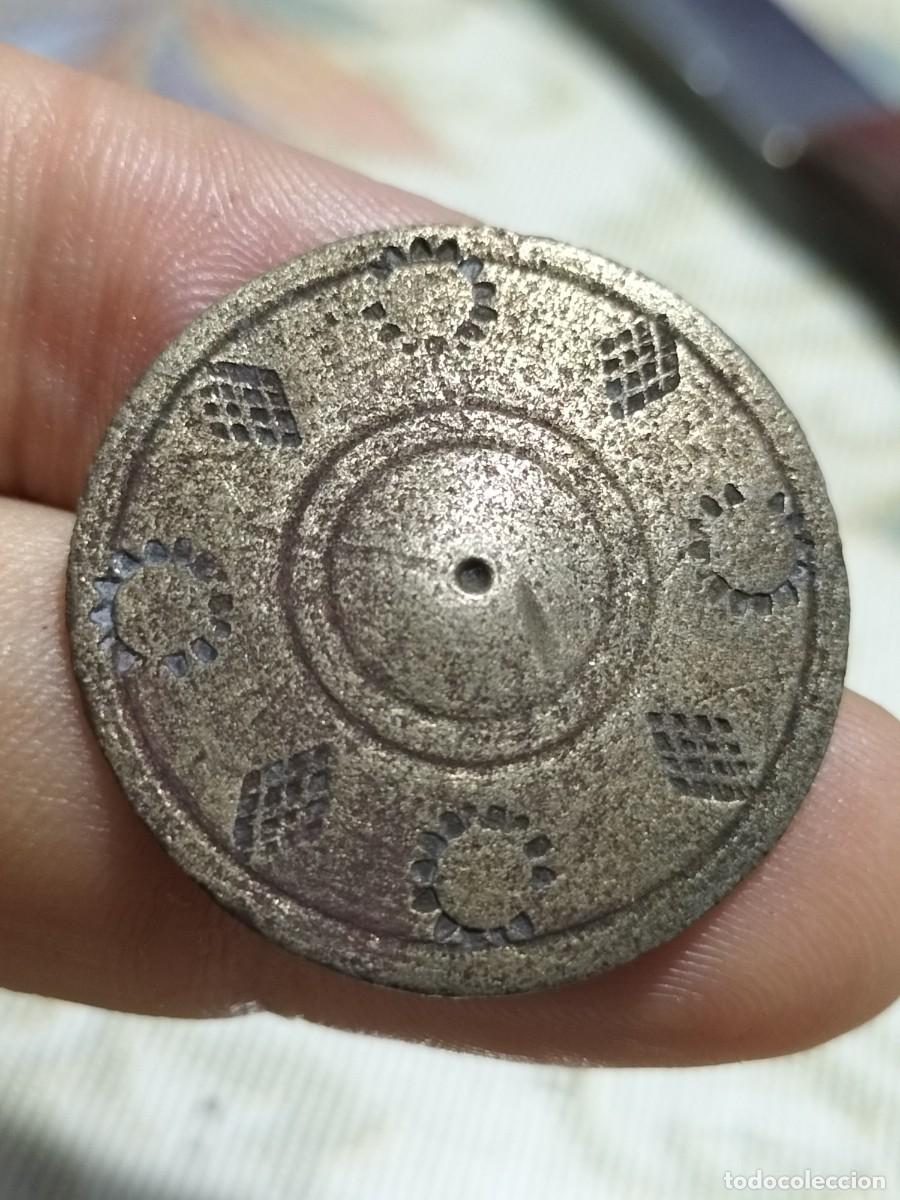 Antig&uuml;edades: Amuleto hispano &aacute;rabe en bronce