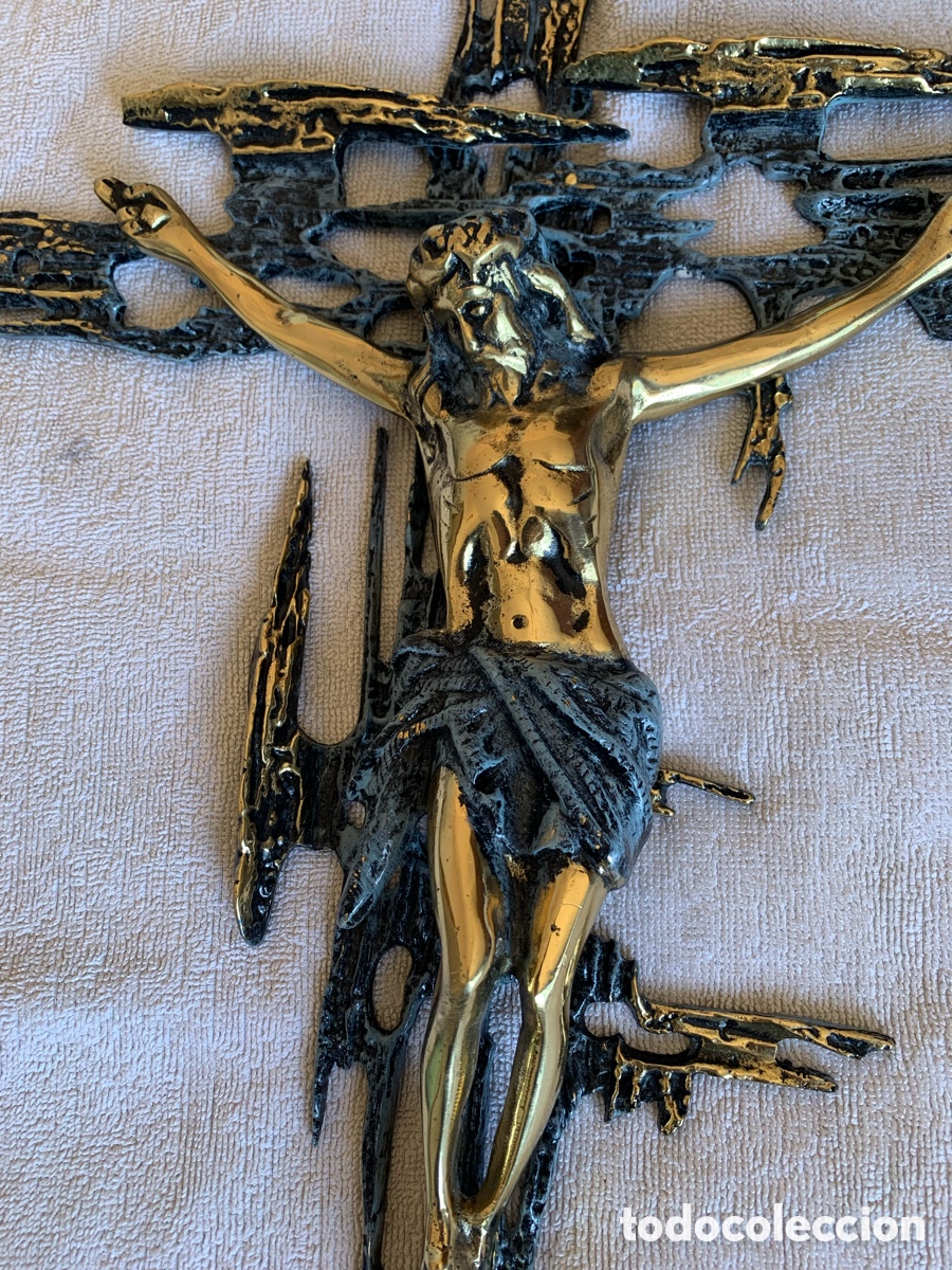 Antig&uuml;edades: Crucifijo grande de bronce patinado 77 cm alto Escultura religiosa de pared - 3 kilos aprox