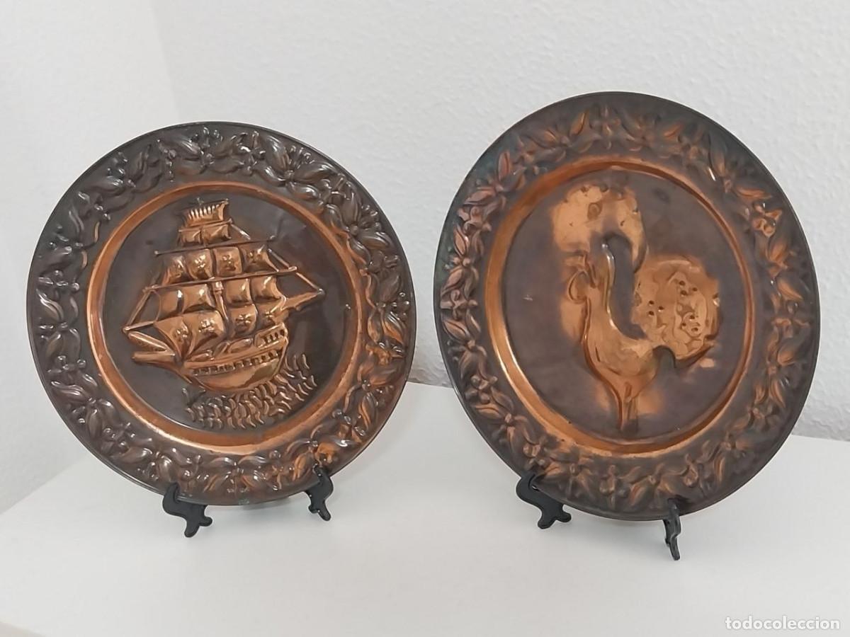 Antig&uuml;edades: Pareja de Platos Vintage de Cobre Repujado &ndash; Artesan&iacute;a de Portugal