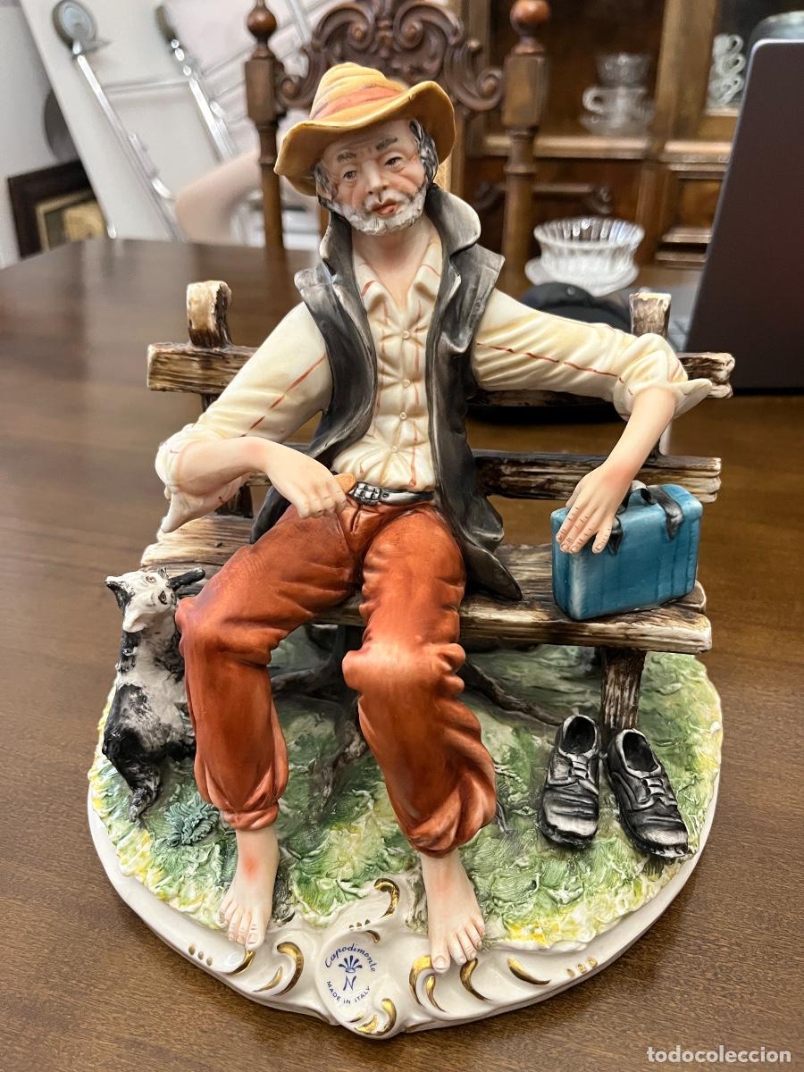 Antig&uuml;edades: Figura porcelana Capodimonte - vagabundo en banco- original firmada por Meneghetti