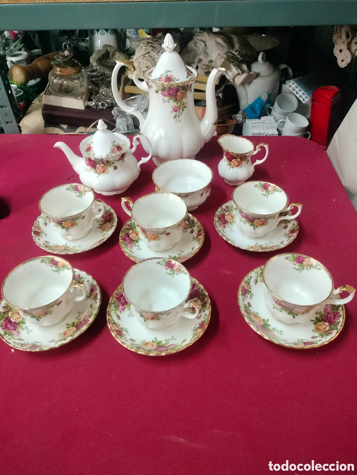 Antig&uuml;edades: Juego de caf&eacute; Royal Albert old country roses. Peque&ntilde;o desperfecto que se ve en la foto