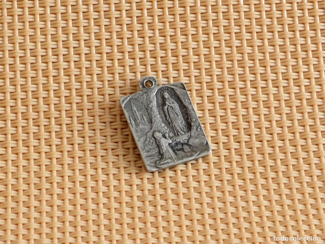 Antig&uuml;edades: Medalla aparici&oacute;n de la Virgen Mar&iacute;a a Bernadette Soubirous en Lourdes