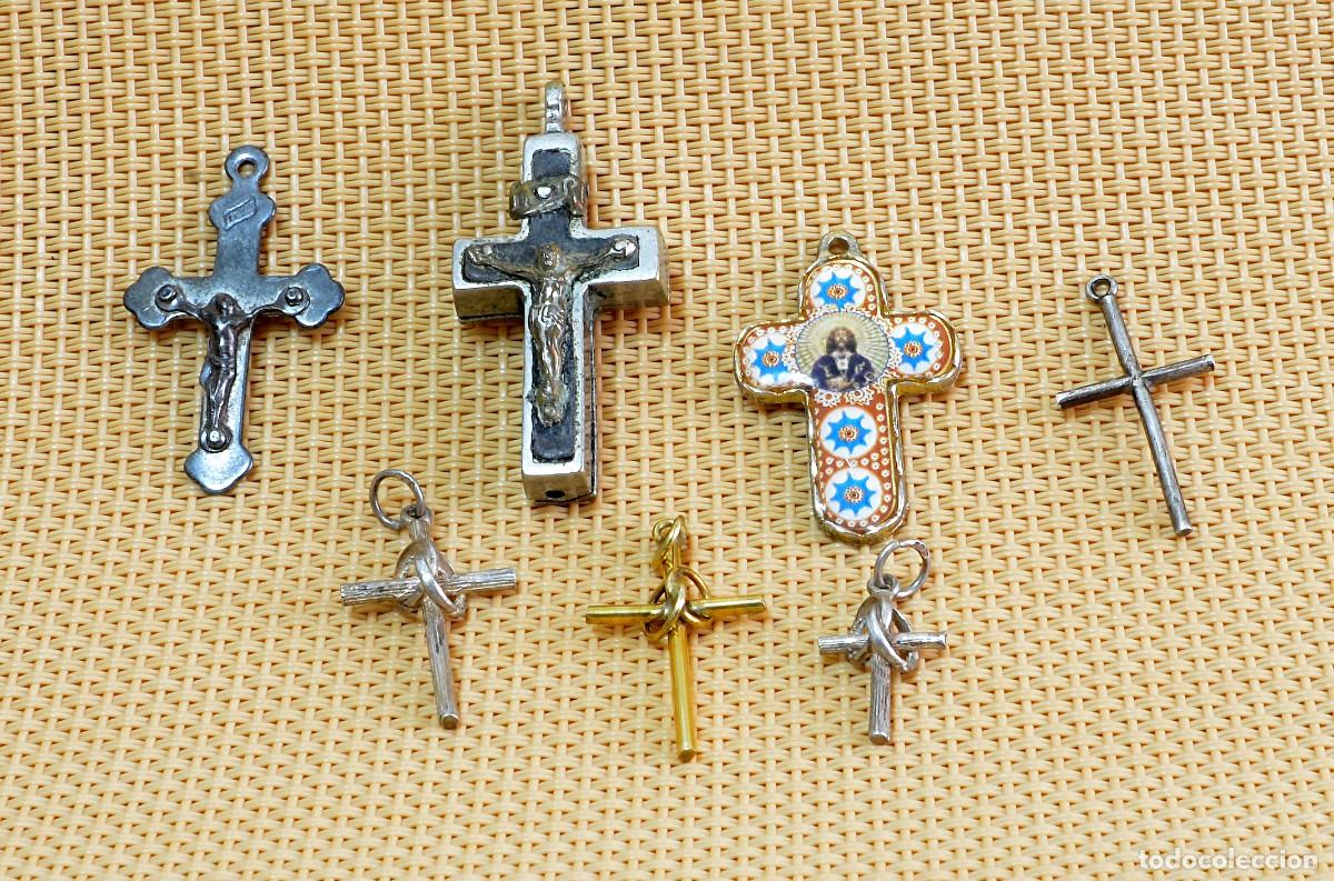 Antig&uuml;edades: LOTE DE 7 SIETE PEQUE&Ntilde;AS CRUCES Y CRUCIFIJOS PARA COLGAR AL CUELLO