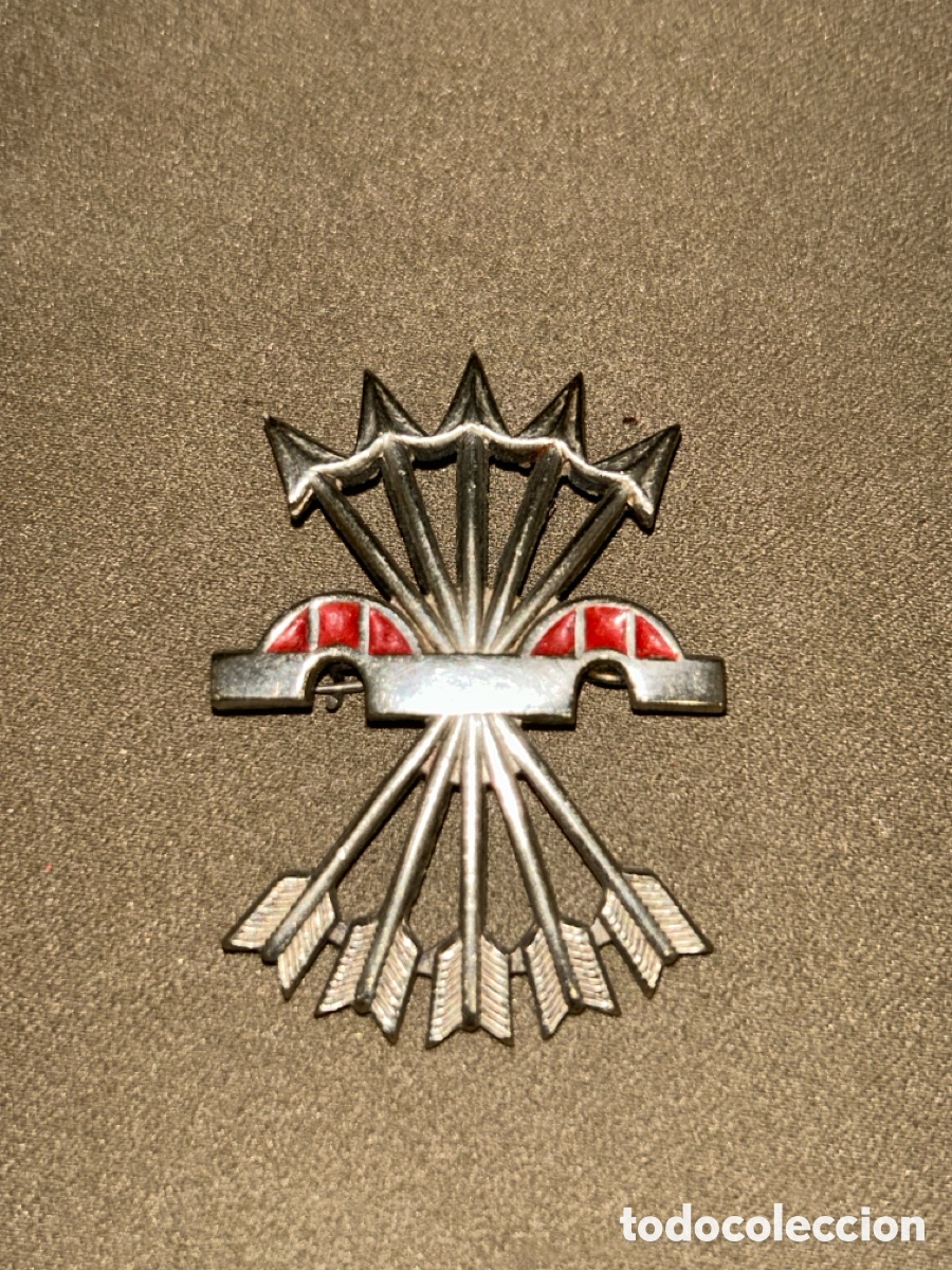 Antig&uuml;edades: Insignia Yugo y Flechas del Aguinaldo de la Divisi&oacute;n Azul, 1941-43