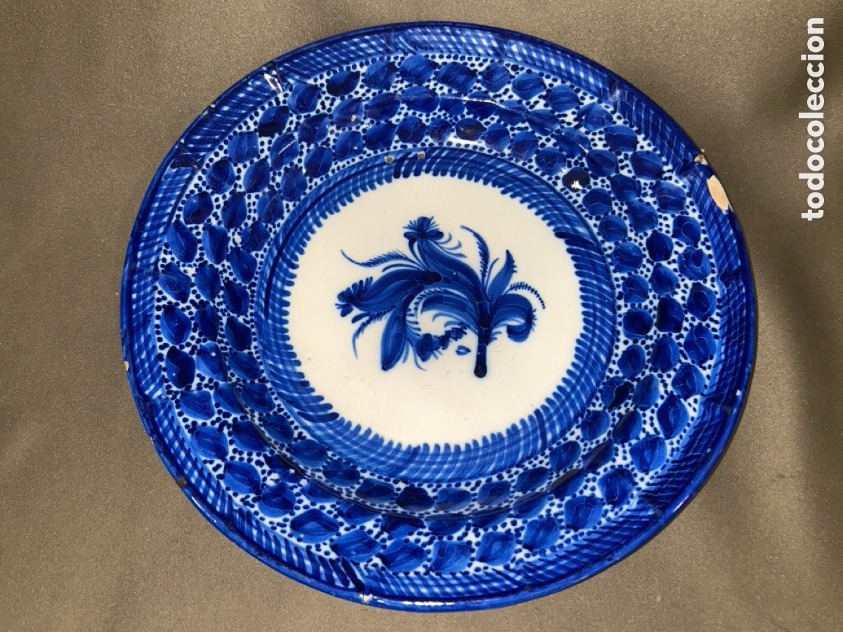 Antig&uuml;edades: PLATO DE MANISES PINTADO A MANO EN COLOR AZUL Y BLANCO S.XIX, 31 CM DI&Aacute;METRO