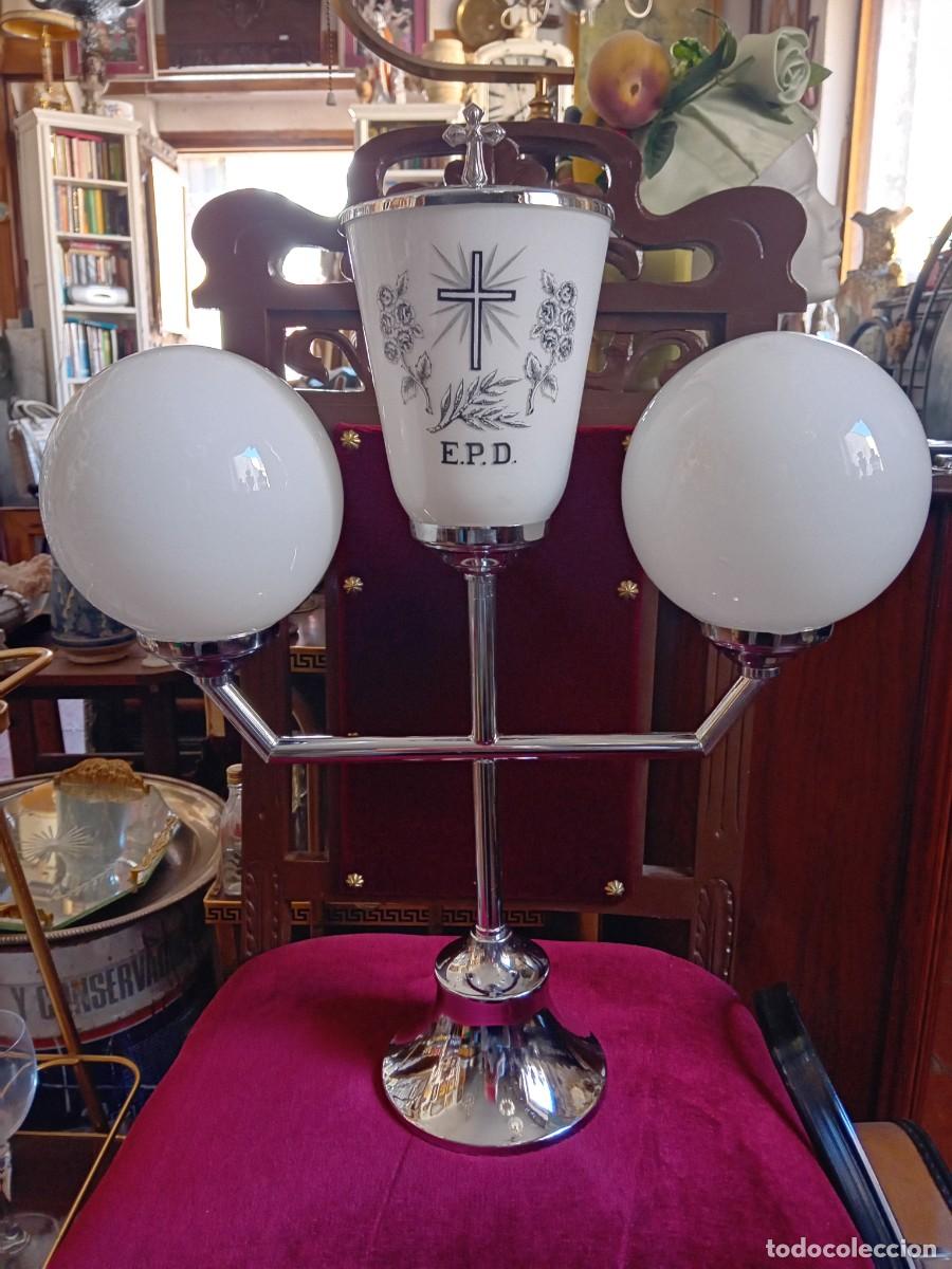 Antig&uuml;edades: L&aacute;mpara candelabro de cementerio siglo XX