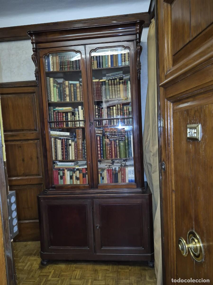 Antig&uuml;edades: Librer&iacute;a de caoba en muy buen estado