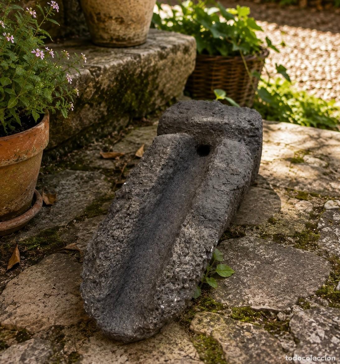 Antig&uuml;edades: Ca&ntilde;o arquitect&oacute;nico portugu&eacute;s en granito. Pieza rural