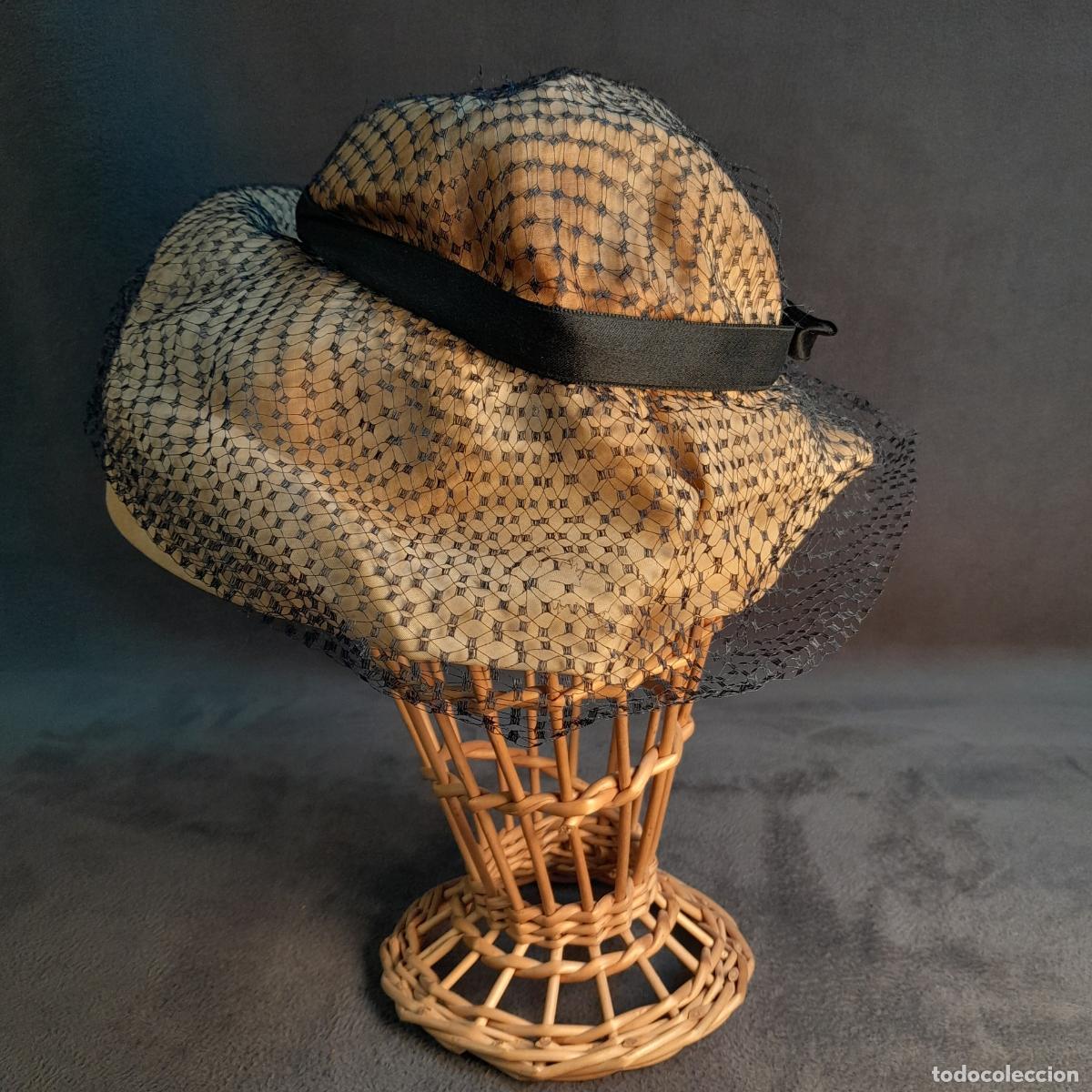 Antig&uuml;edades: S-426. SOMBRERO REALIZADO EN SEDA CON REJILLA. DIOR. 1960 CA.