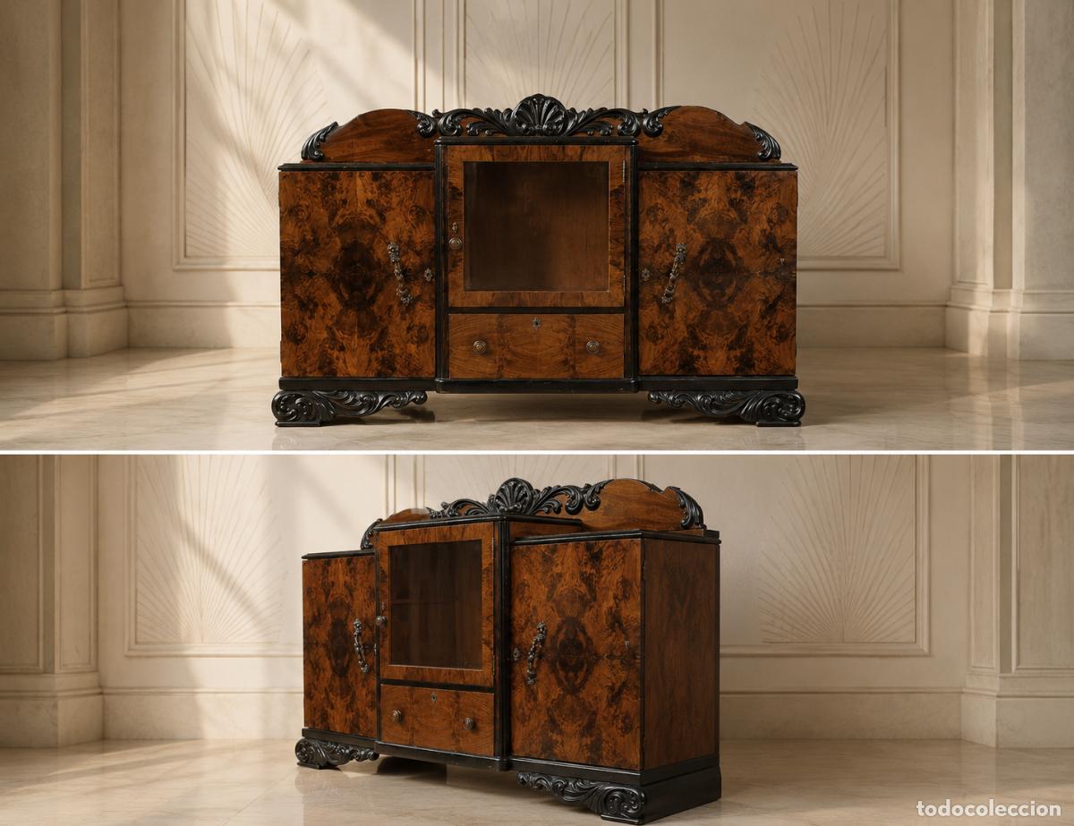 Antig&uuml;edades: Aparador antiguo estilo Art Dec&oacute;. Mueble de sal&oacute;n auxiliar antiguo con vitrina estilo Modernista.