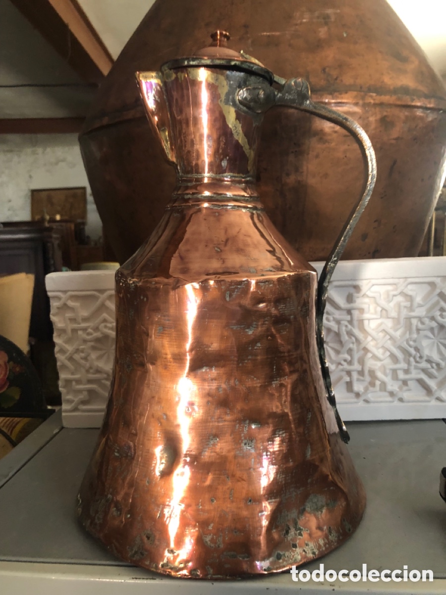 Antig&uuml;edades: Aceitera, jarra de cobre SXIX, asa de lat&oacute;n