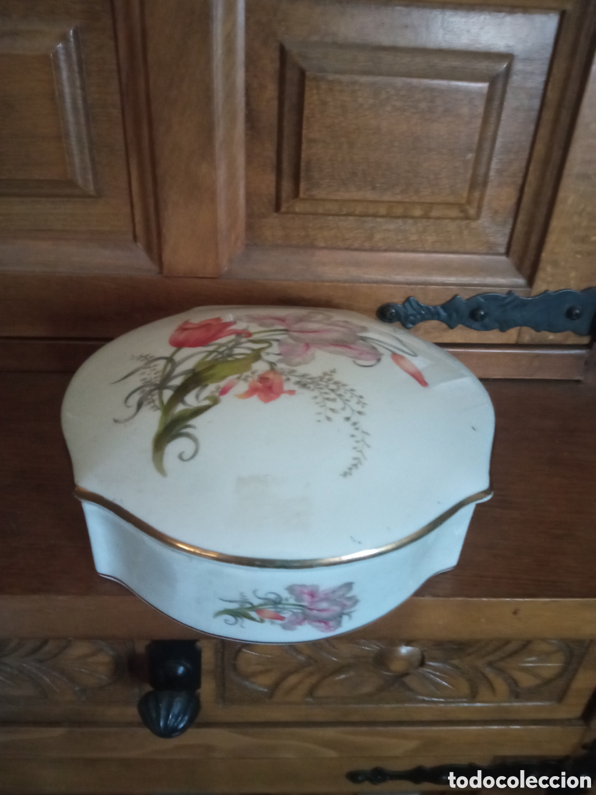 Antig&uuml;edades: Antigua caja bombonera de porcelana Bidasoa, mide 16x15x5cm