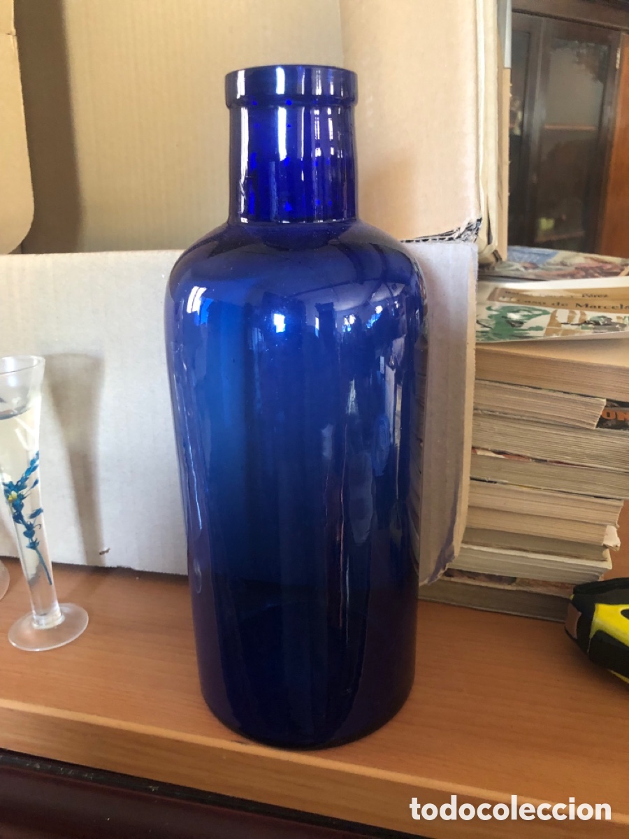 Antig&uuml;edades: Antiguo bote o frasco de cristal azul, de farmacia.