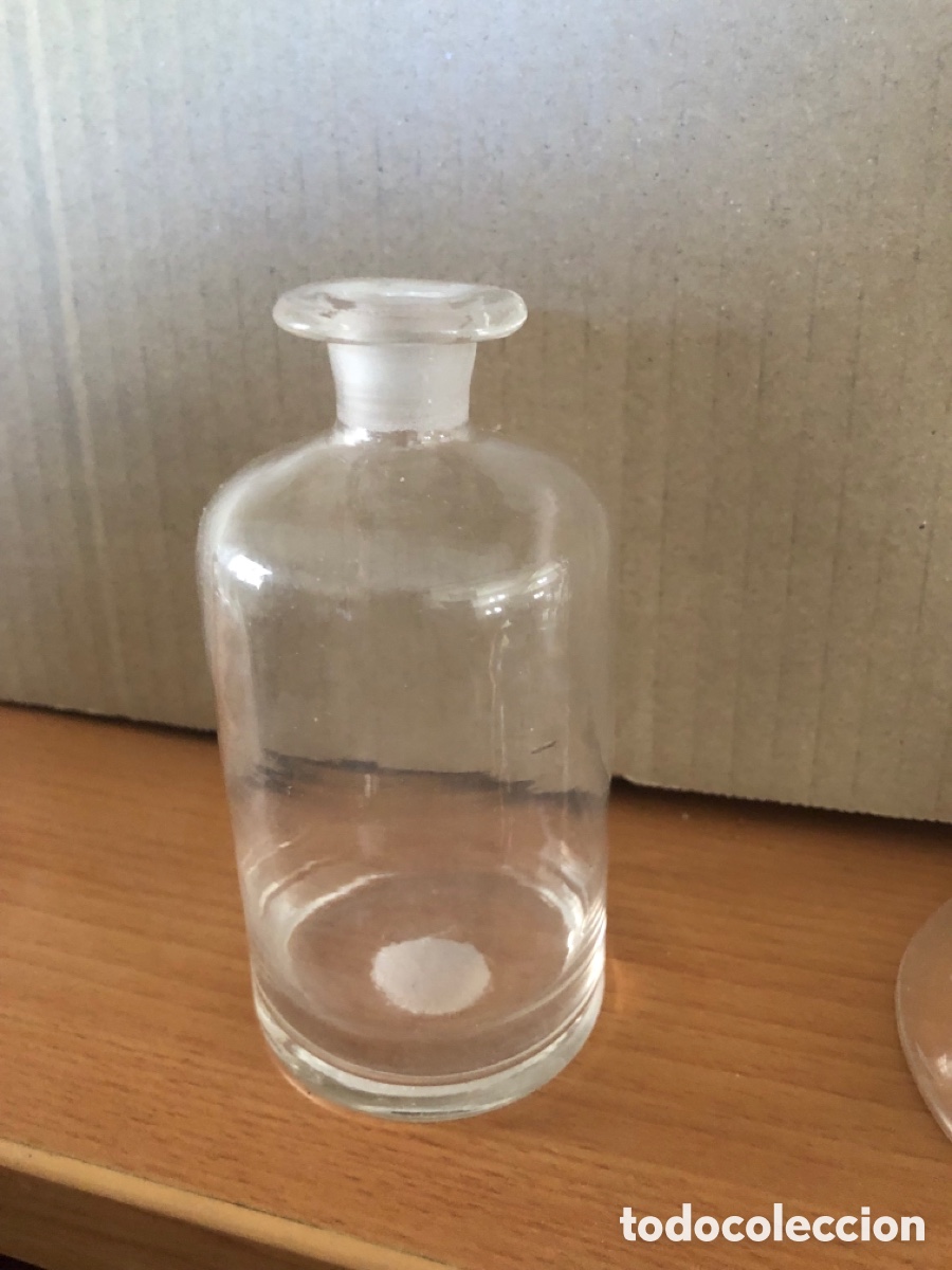 Antig&uuml;edades: frasco de farmacia sin tap&oacute;n