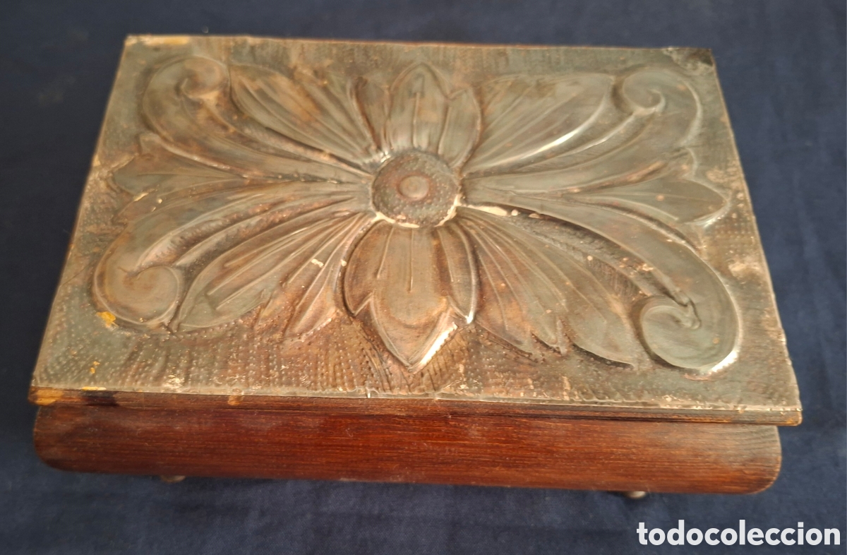 Antig&uuml;edades: Caja decorativa metal y madera