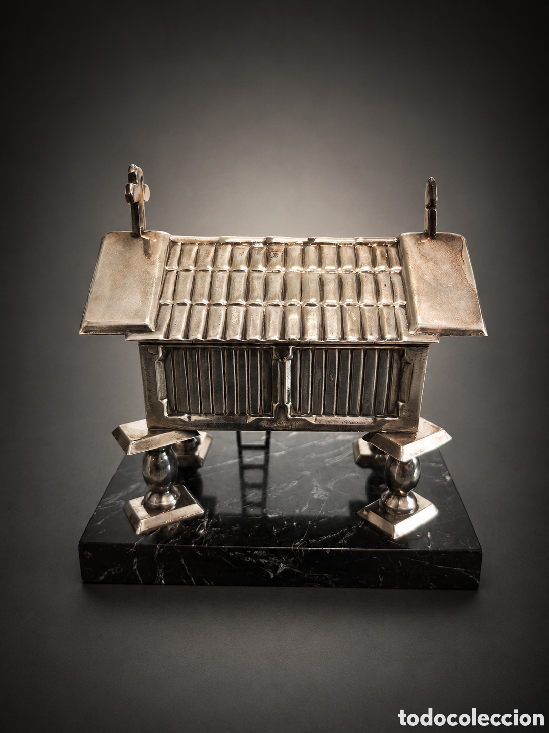 Antig&uuml;edades: H&oacute;rreo Asturiano en Alpaca sobre Base de M&aacute;rmol - Joyero / Caja Decorativa - 16 cm