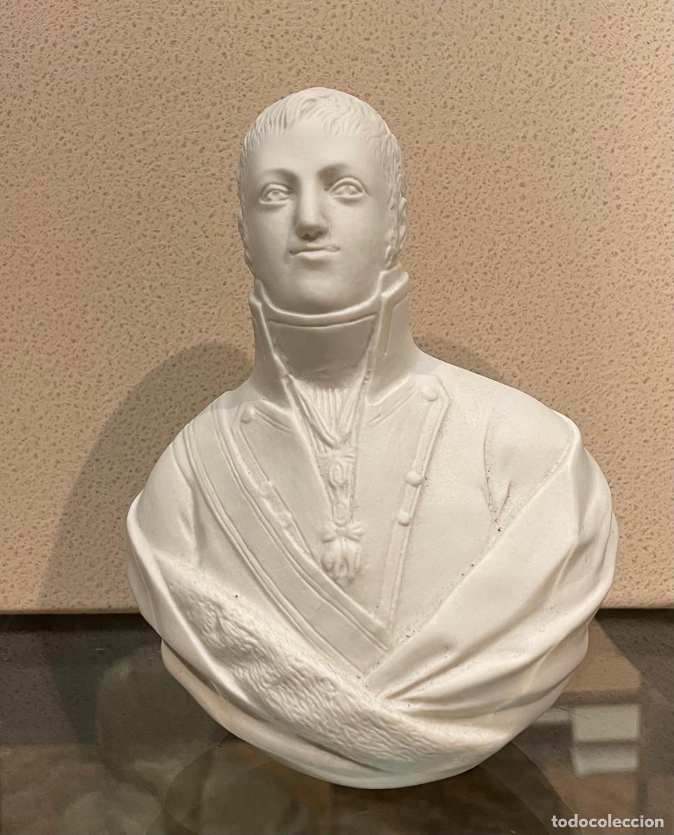 Oggetti Antichi: Peque&ntilde;o busto en cer&aacute;mica biscuit que representa un personaje ilustre del siglo XIX